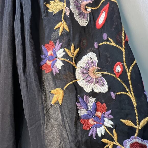 Anthropologie Akemi + Kin Louise Black Embroidered Floral Blouse Size Medium - Picture 8 of 16